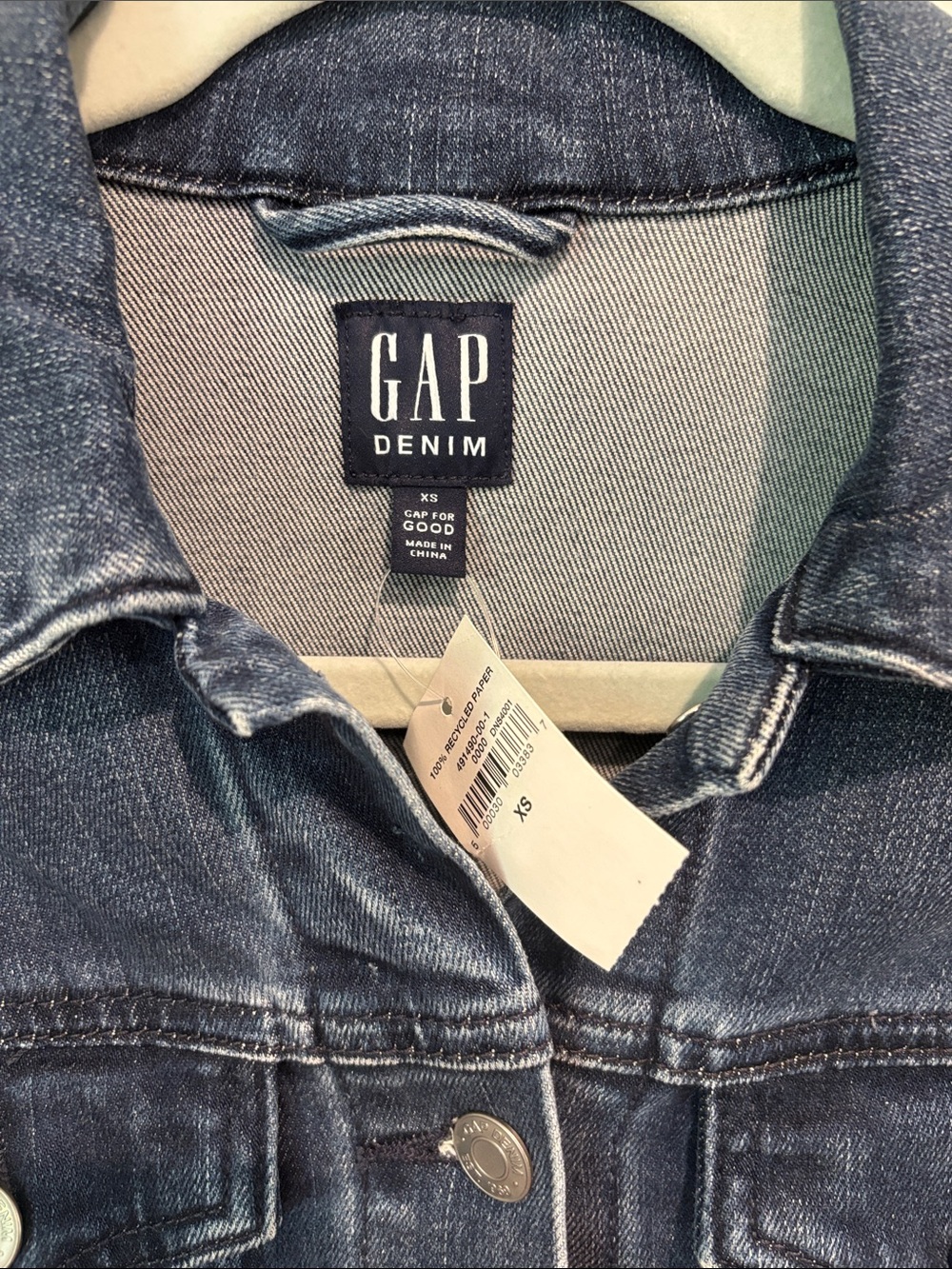 NWT GAP Women's UltraSoft Icon Denim Jacket size XS - Picture 2 of 9